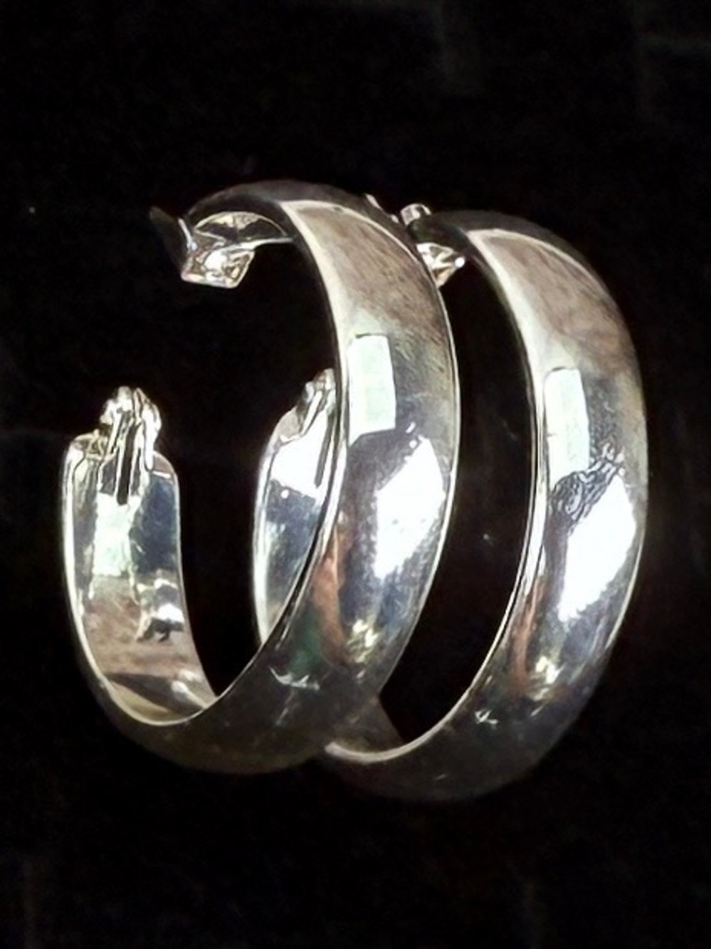 Vintage Lightweight silvertone, hoop pierced earrings
